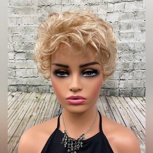 Sylvia ultralight synthetic wig 613/27 nwt Estetica